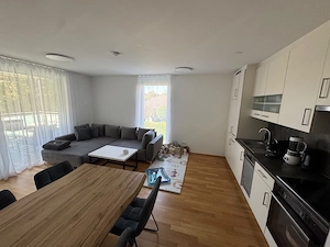 Großräumige Wohnung mit Balkon, Keller und Tiefgaragenstellplatz zu vermieten! Bild 5