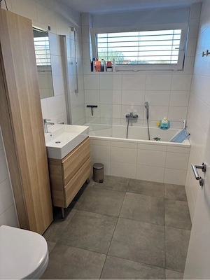 Großräumige Wohnung mit Balkon, Keller und Tiefgaragenstellplatz zu vermieten! Bild 7