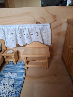 Puppenhaus aus Holz Bild 3