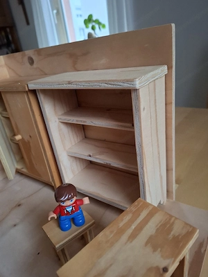 Puppenhaus aus Holz Bild 2