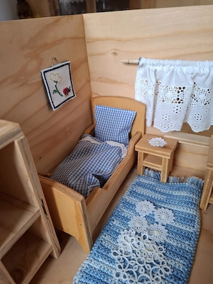 Puppenhaus aus Holz Bild 5