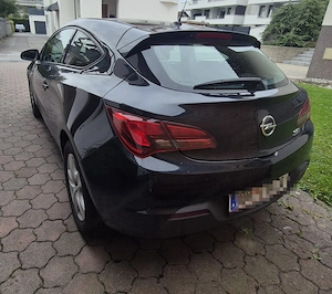 Opel Astra GTC Erstzulassung 2014 Bild 2