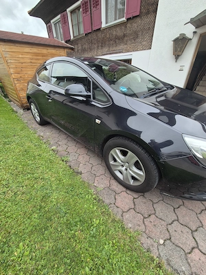 Opel Astra GTC Erstzulassung 2014 Bild 3