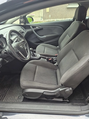 Opel Astra GTC Erstzulassung 2014 Bild 8