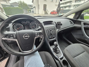 Opel Astra GTC Erstzulassung 2014 Bild 7