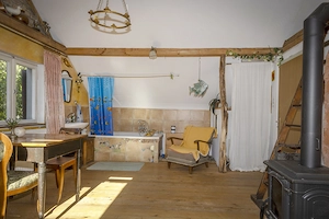 gemütliches, großes Dachzimmer (inkl. eigenem Bad und WC) Bild 2