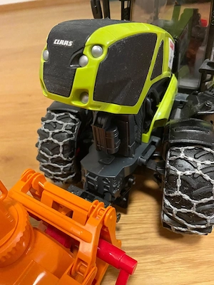 Bruder Claas Axion 950 mit Schneeketten und Pflug - Bruder 3018 Bild 3