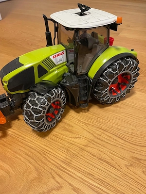 Bruder Claas Axion 950 mit Schneeketten und Pflug - Bruder 3018 Bild 2