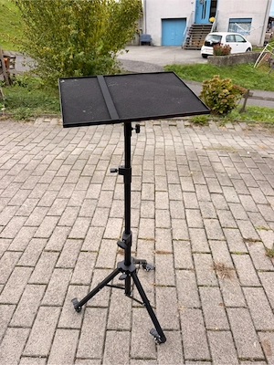 Beamer-Stativ mit Ablage   Höhenverstellbar & Neigbar   Schwarz