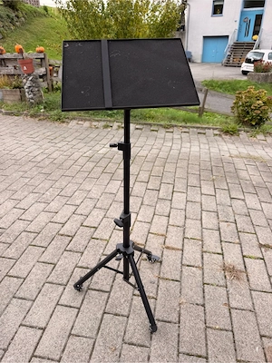 Beamer-Stativ mit Ablage   Höhenverstellbar & Neigbar   Schwarz Bild 2
