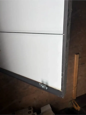 Spiegel mit schwarzem Rahmen Bild 2