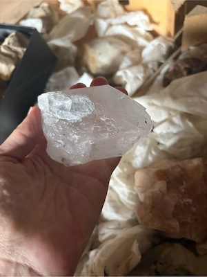 Steinsammlung mit Mineralien und Kristallen   2 Kisten