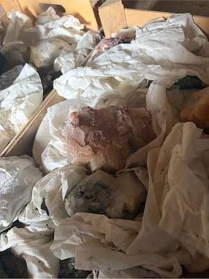 Steinsammlung mit Mineralien und Kristallen   2 Kisten Bild 4