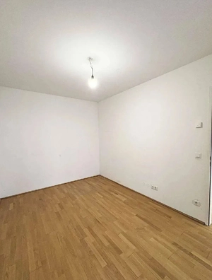 2-Zimmer-Wohnung mit Loggia, Terrasse und eigenem Garten   in der Nähe der Shopping City Nor Bild 3