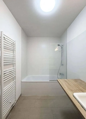 2-Zimmer-Wohnung mit Loggia, Terrasse und eigenem Garten   in der Nähe der Shopping City Nor Bild 5
