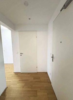 2-Zimmer-Wohnung mit Loggia, Terrasse und eigenem Garten   in der Nähe der Shopping City Nor Bild 4