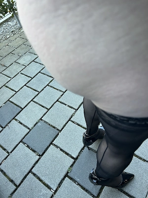 Heiße Outdoor-Action: Suche Ihn für Oral & Handjob im Wald Park Bild 3