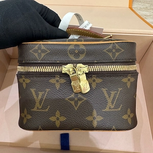 Schönes Louis Vuitton Nano-Monogramm-Canvas Bild 5