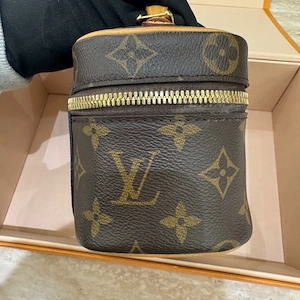 Schönes Louis Vuitton Nano-Monogramm-Canvas Bild 4