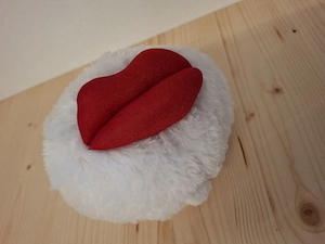 Coca-Cola Plüschball rote Lippen - Coca-Cola Plush Lips   Furry White Ball Bild 2