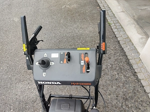 Honda HSS970 Raupen-Schneefräse, Elektrostart, nur 16,9 Betriebsstunden Bild 4