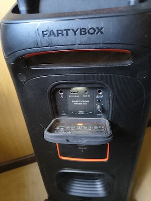 Biete hier eine JBL Party Box 320 an Bild 5