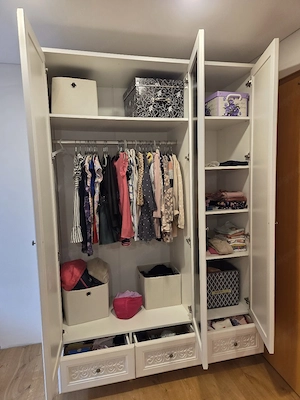 Kleiderschrank Bild 3