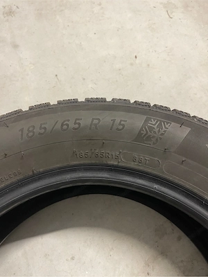 Michelin Winterreifen 185 65 R15 88T  Bild 2