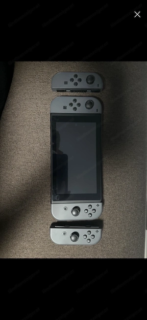 Nindendo Switch 1. Generation inkl. Pro Con. Bild 2