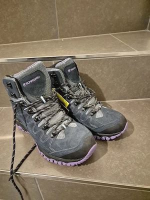 Bergschuhe mit unterschiedlichen Größen Bild 4