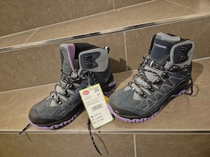 Bergschuhe mit unterschiedlichen Größen Bild 3