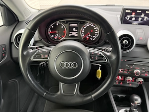 Audi A1 Sportback S-Line 1.6 TDI Erstbesitz  Bild 9