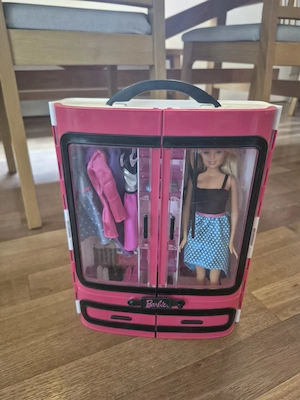 Barbie Kleiderschrank