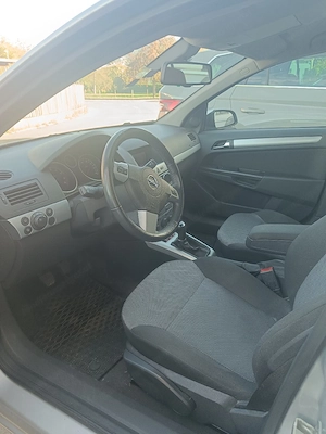 Opel Astra Kombi BJ 2009 Bild 3