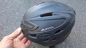 Schiset mit Schischuhe und Helm - gut erhalten Bild 2