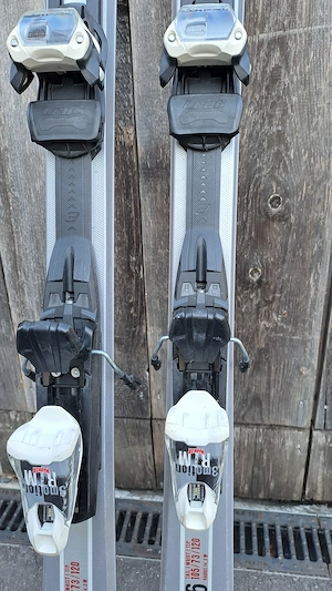 Schiset mit Schischuhe und Helm - gut erhalten Bild 6