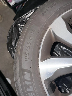Michelin Kompletträder auf Alufelgen   nur 1 Saison gefahren Bild 2