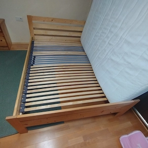 Gebeauchtes Holzbett  Bild 2