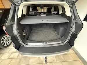Ford Kuga Titanium mit Anhängekupplung und 8-fach bereift Bild 2