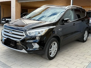 Ford Kuga Titanium mit Anhängekupplung und 8-fach bereift Bild 3