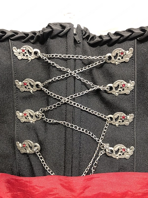 Dirndl schwarz mit roter Schürze Bild 3