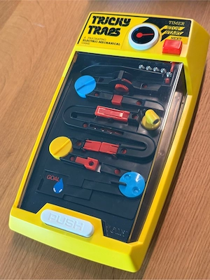 Original TOMY Tricky Traps Bild 3