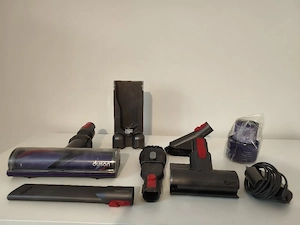 Dyson V10 mit komplettem Zubehör. Bild 2