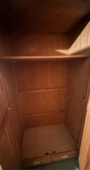 Kleiderschrank Bild 4