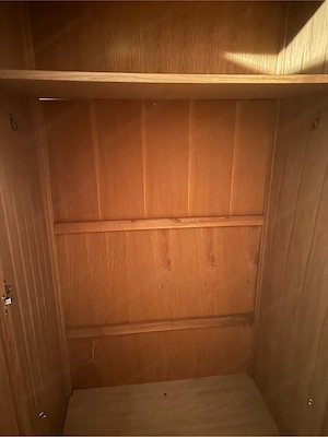 Kleiderschrank Bild 2