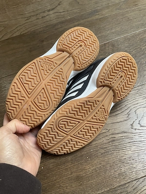Hallenturnschuhe Adidas, Gr. 33 Bild 3