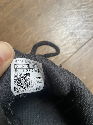 Hallenturnschuhe Adidas, Gr. 33 Bild 2