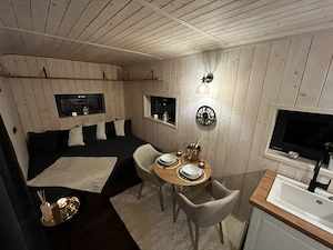Neuer, ganzjährig bewohnbarer Zirkuswagen im Country-Stil   bereit für Premium-Glamping Bild 3