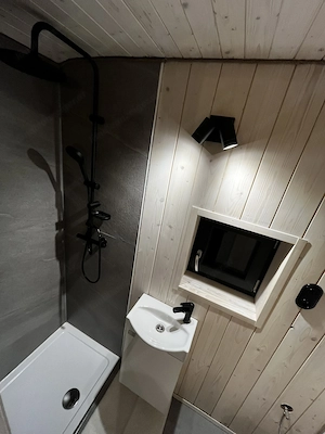 Neuer, ganzjährig bewohnbarer Zirkuswagen im Country-Stil   bereit für Premium-Glamping Bild 5