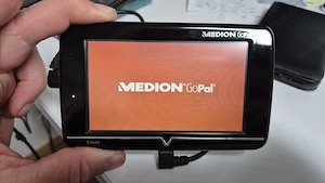 MEDION GoPal E4440 Navigationsgerät mit TMC Bild 2